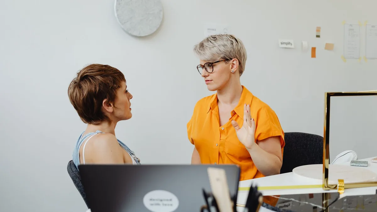 Titelgrafik: Coaching-Fragen für Führungskräfte – Reihe Klar führen, Band 2